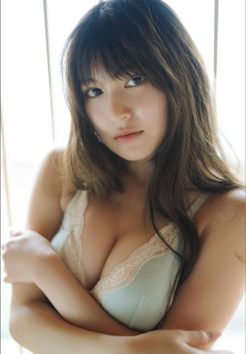 神志那結衣　ジーナに恋して　ｖｏｌ．２　１００Ｐ超豪華版　ＦＲＩＤＡＹデジタル写真集-优选资源网