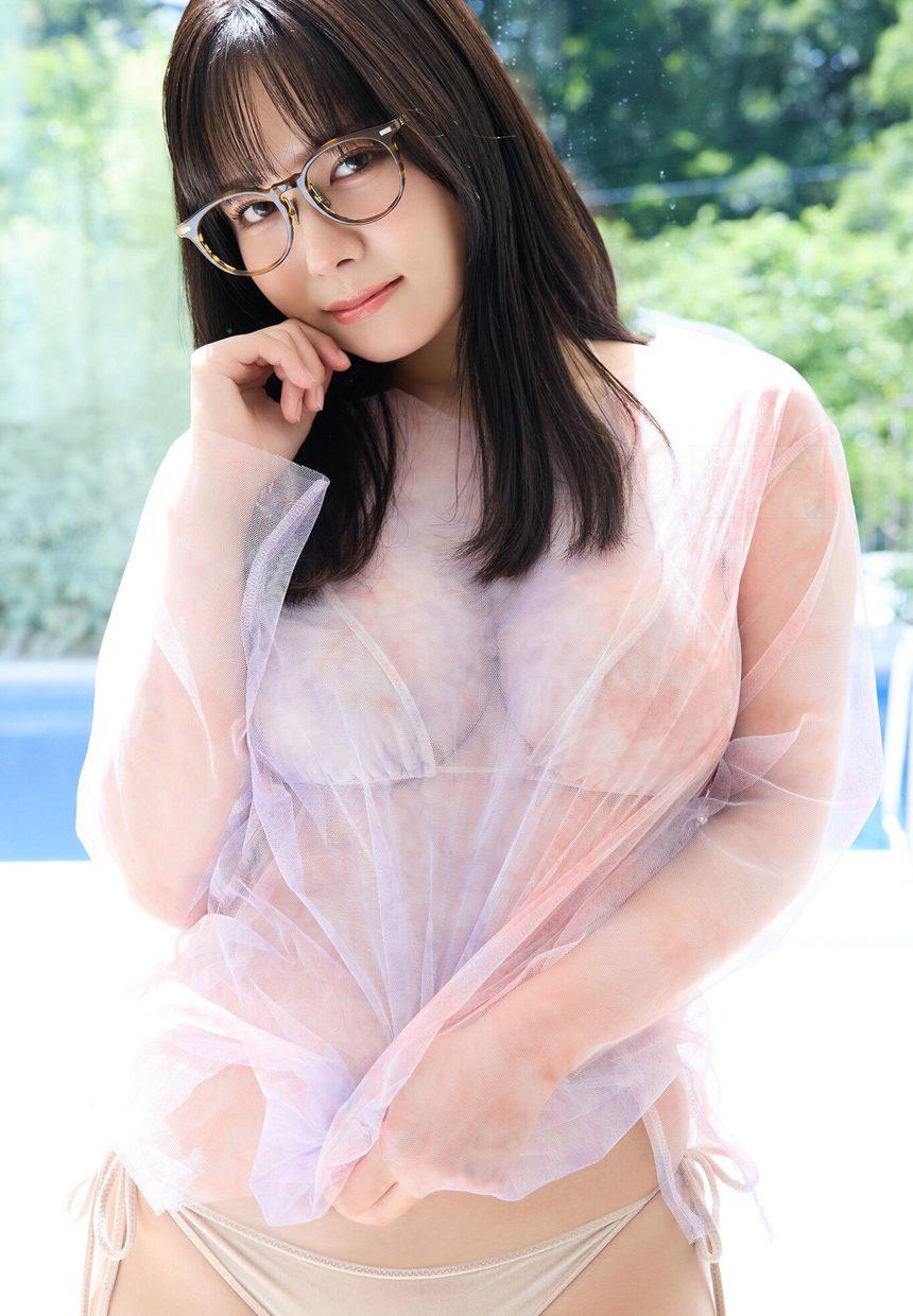 分享東雲うみ最新写真集『東雲うみ いつでもいっしょ！ FRIDAYデジタル写真集』