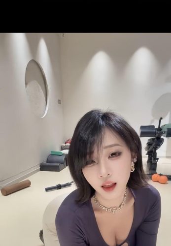 鹅鹅_健身房的剧情演绎[18P+9V-51MB]-优选资源网