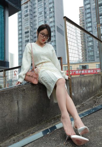 [IESS异思趣向] 2025.03.10 丝享家 1997 兔兔《高开衩包臀裙》[88P-80.4M]-优选资源网