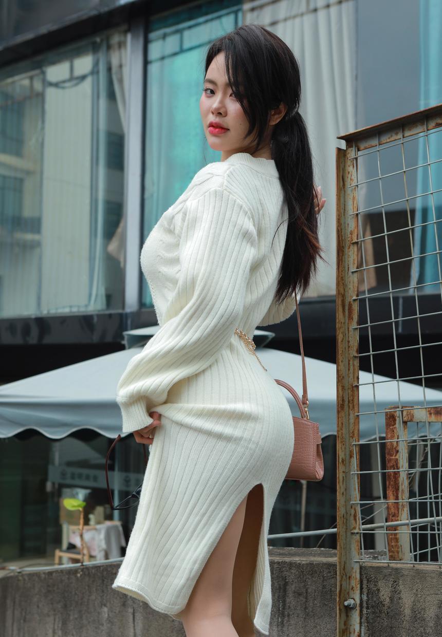 [IESS异思趣向] 2025.03.10 丝享家 1997 兔兔《高开衩包臀裙》[88P-80.4M]