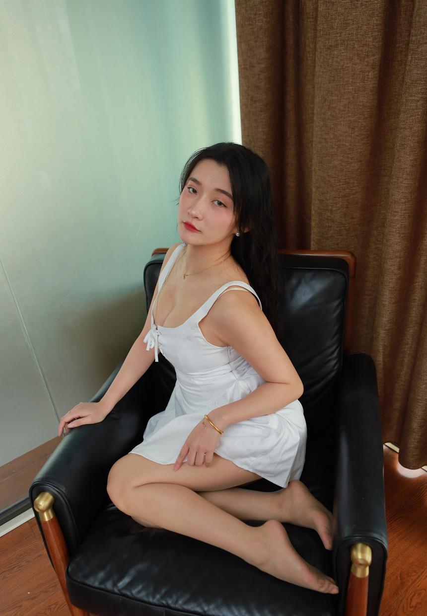 [IESS异思趣向] 2025.03.21 丝享家 2007 秋秋《低胸白色裙（下）》[82P-78.1M]