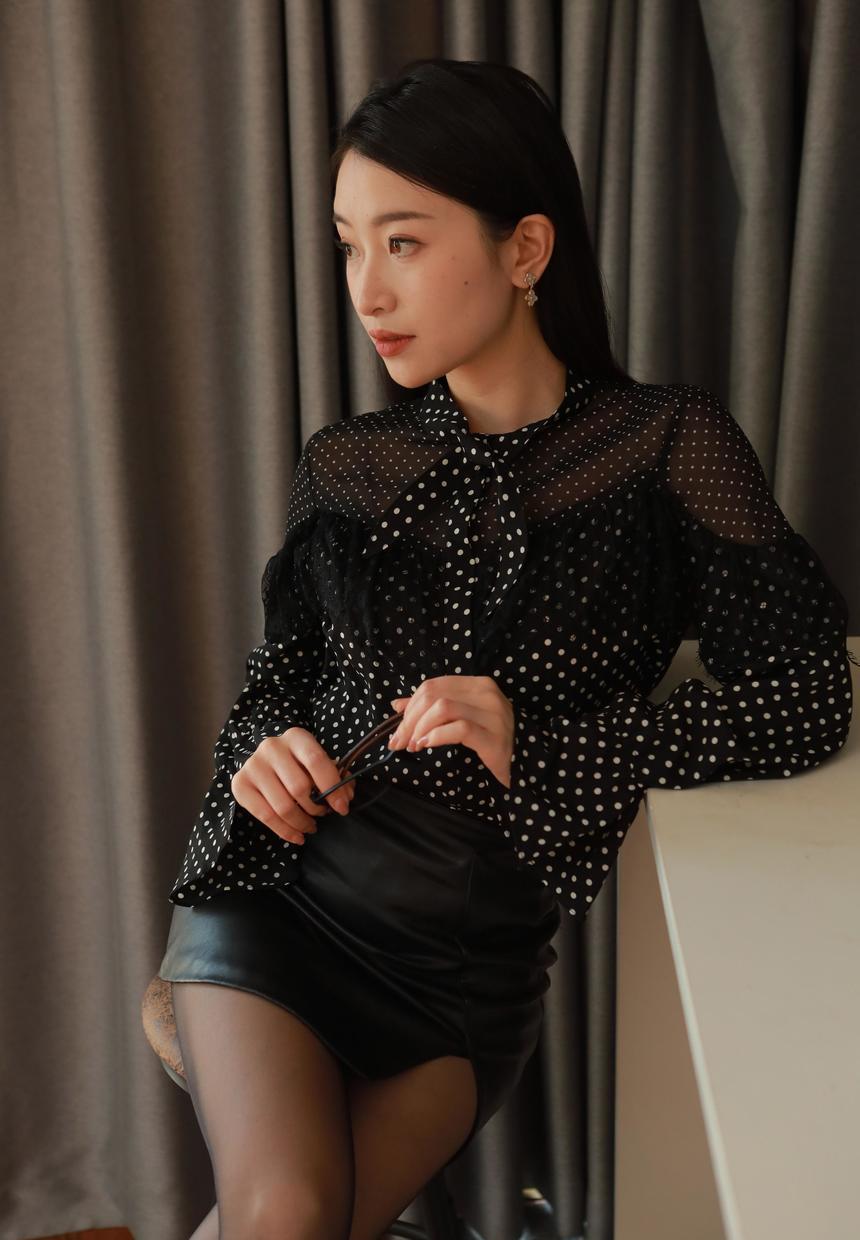 [IESS异思趣向] 2025.03.31 丝享家 2015 小婕《半透波点衫（上）》[87P-80MB]