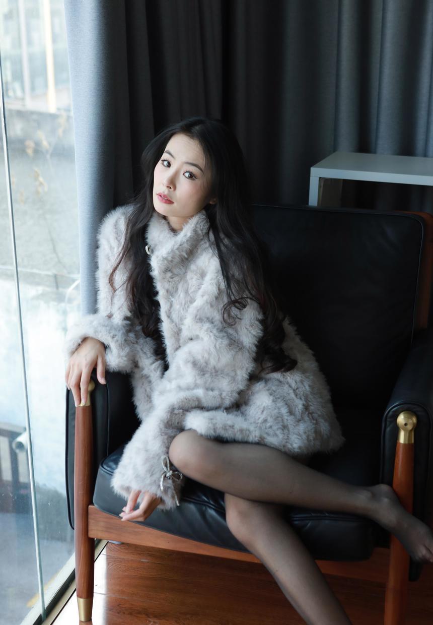 [IESS异思趣向] 2025.02.26 丝享家 1987 小金《毛绒绒》[96P-81.1M]