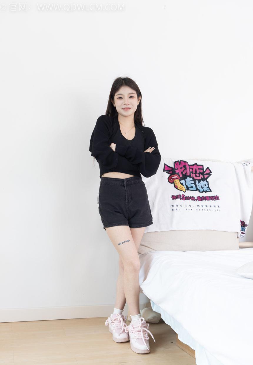 物恋传媒 NO.2286 闪闪-板鞋、两双自然穿脏白棉袜、皮筋绑脚老头乐和气垫梳挠脚剧情[165P-1V-5.23G]