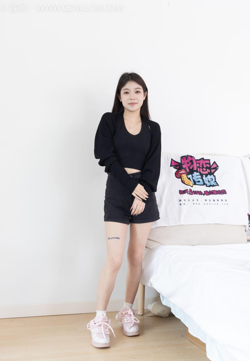 物恋传媒 NO.2286 闪闪-板鞋、两双自然穿脏白棉袜、皮筋绑脚老头乐和气垫梳挠脚剧情[165P-1V-5.23G]