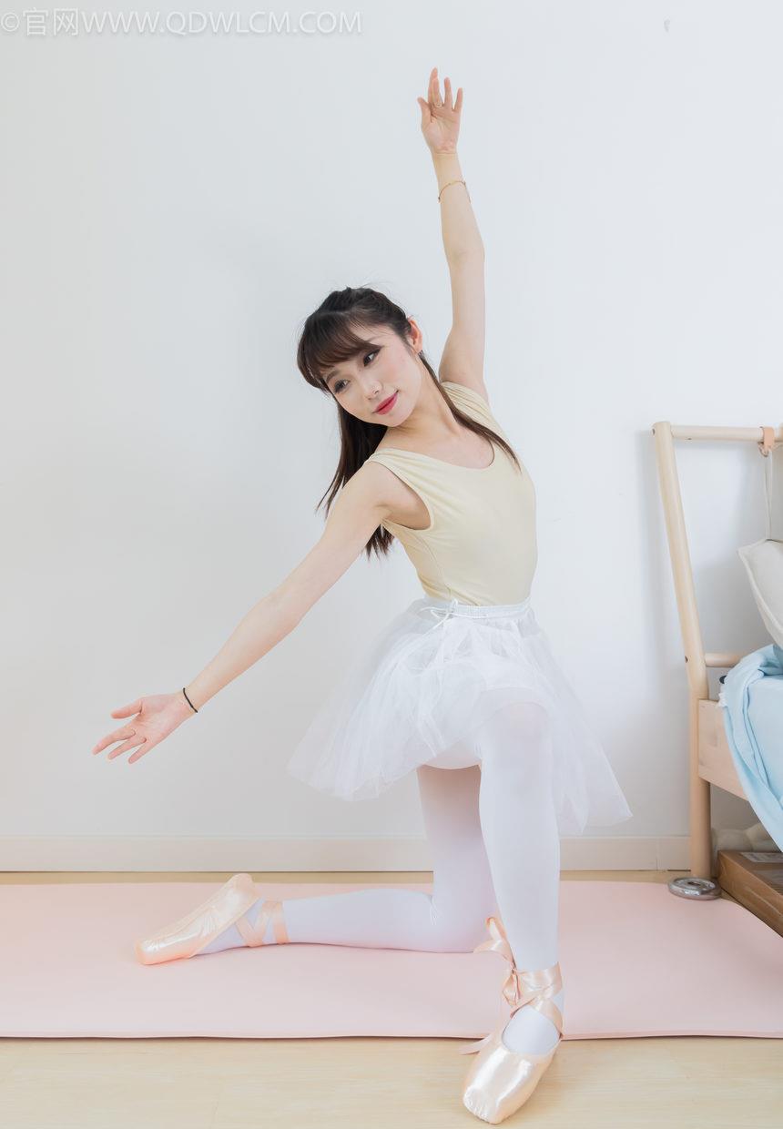 物恋传媒 NO.2307 泡泡-芭蕾鞋、厚白丝、芭蕾动作、皮筋绑脚剧情[166P-1V-5.91G]