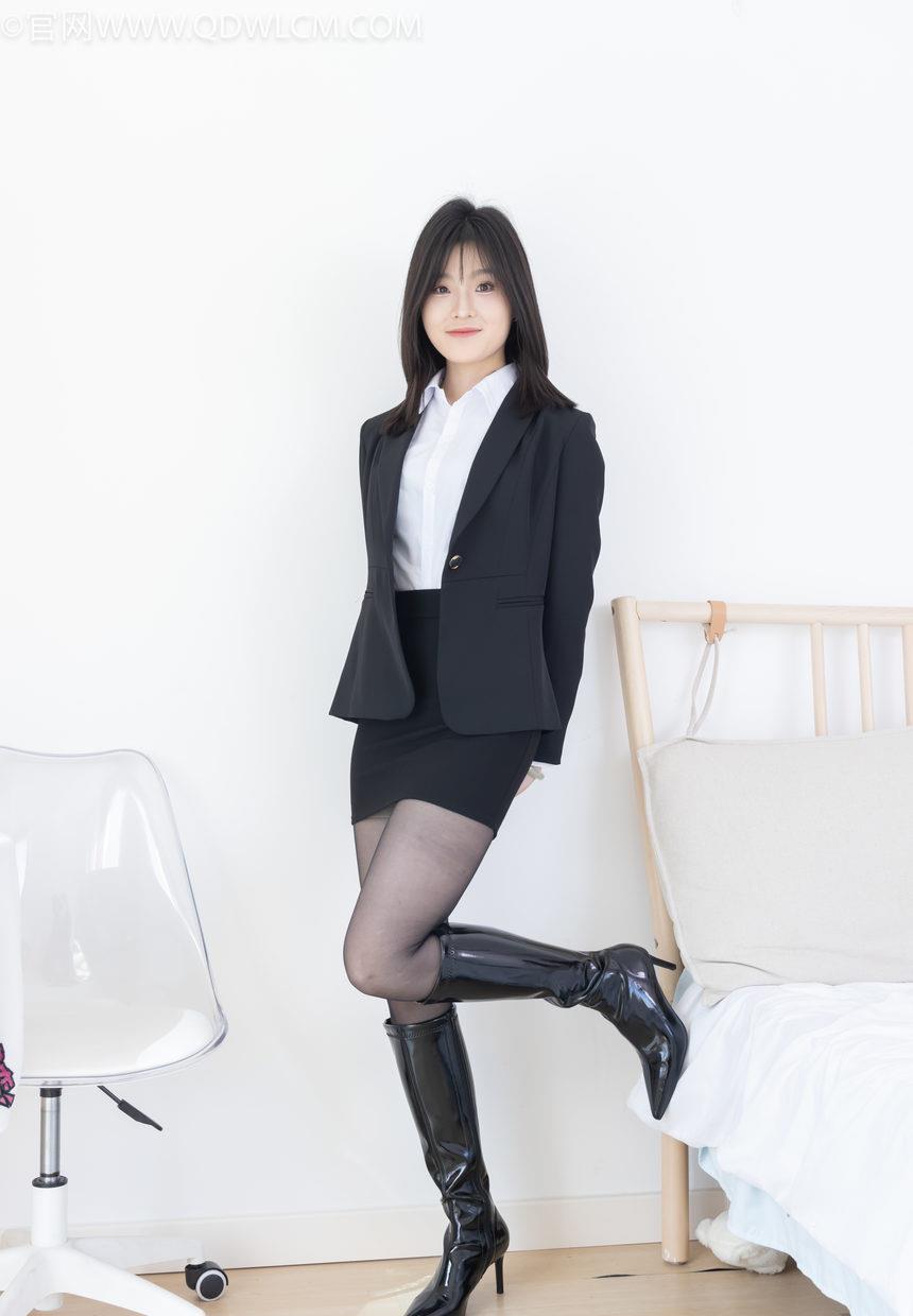 物恋传媒 NO.2306 青柠-高跟长靴、薄黑丝（脚尖加固款）、ol制服[260P-1V-6.48G]