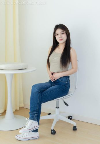 物恋传媒 NO.2303 闪闪-帆布鞋、短黑丝（脚尖加固款）、自然穿着白棉袜、裸足[168P-1V-6.75G]-优选资源网