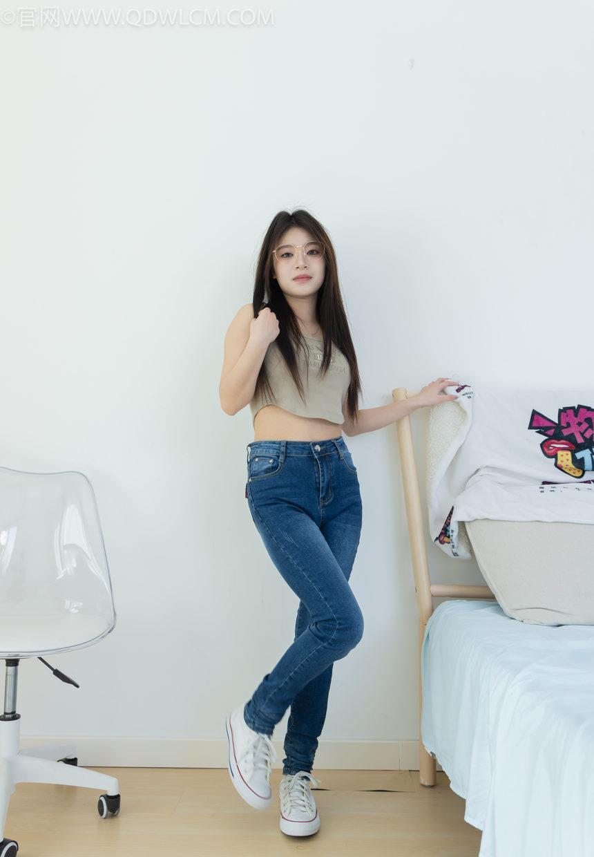 物恋传媒 NO.2303 闪闪-帆布鞋、短黑丝（脚尖加固款）、自然穿着白棉袜、裸足[168P-1V-6.75G]