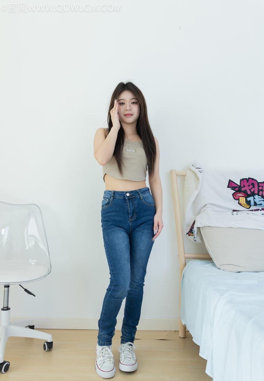 物恋传媒 NO.2303 闪闪-帆布鞋、短黑丝（脚尖加固款）、自然穿着白棉袜、裸足[168P-1V-6.75G]