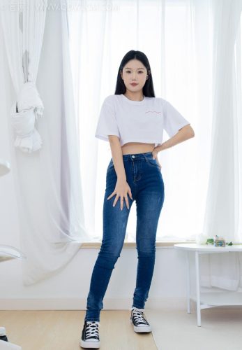 物恋传媒 NO.2293 小竹-匡威帆布鞋、粉色船袜、肚子疼揉肚子剧情（盲盒2）[160P-1V-5.58G]-优选资源网