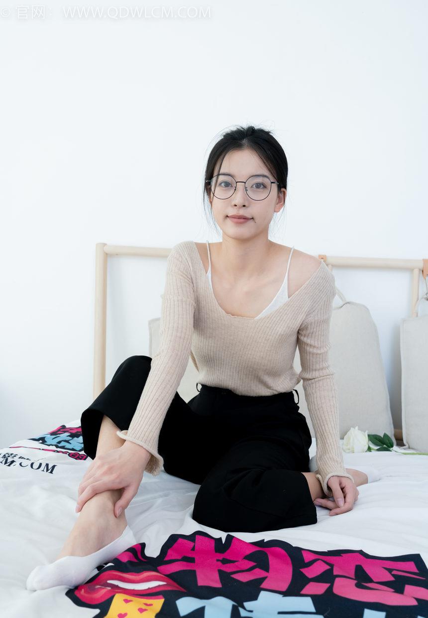 物恋传媒 NO.2290 茯苓-板鞋、皮鞋、白船袜、黑棉袜、皮筋绑脚老头乐挠脚剧情[230P-1V-6.19G]