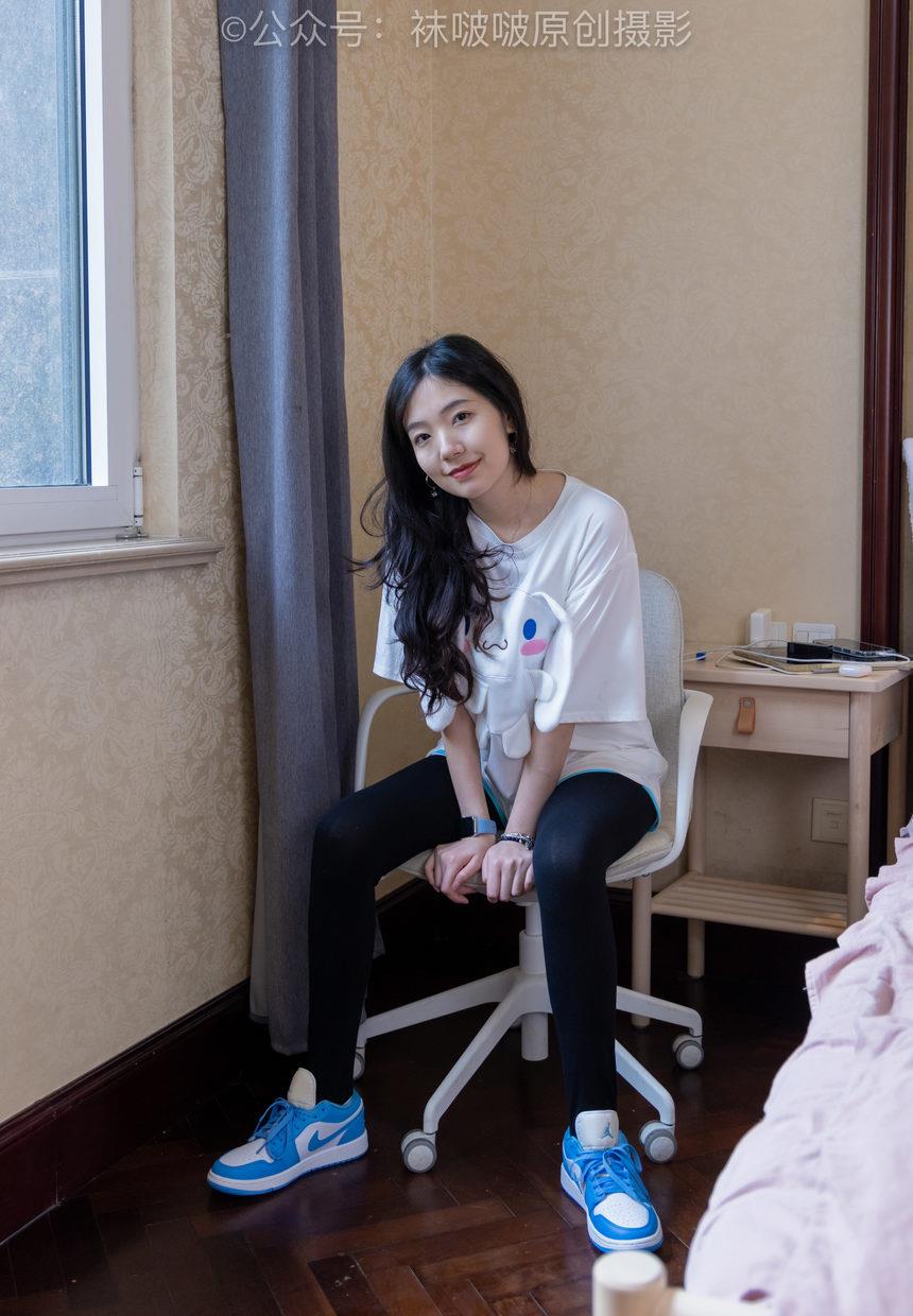 [BoBoSocks袜啵啵]NO.516 小甜豆-板鞋、厚黑色踩脚裤袜、白棉袜[145P+1V／7.18GB]