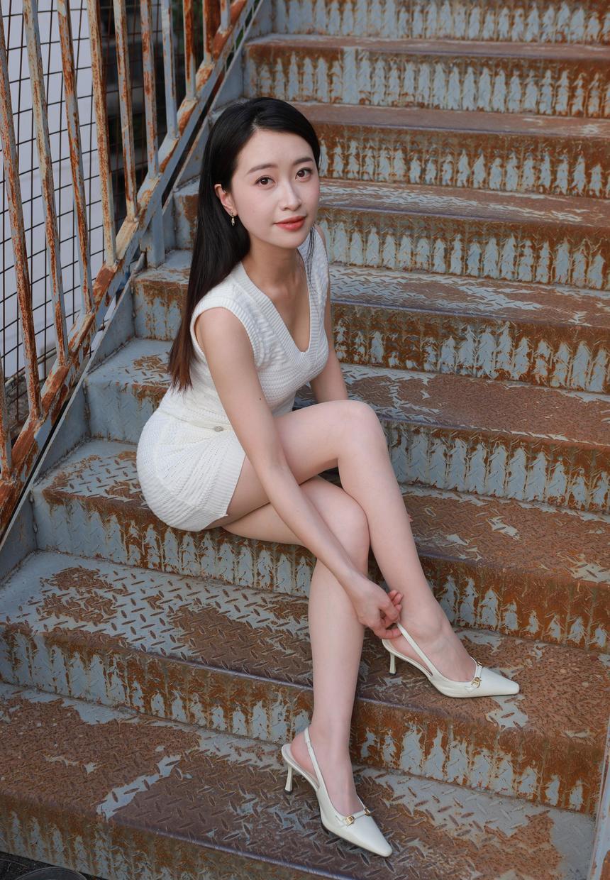 [IESS异思趣向] 2025.03.27 丝享家 2012 小婕《针织包臀裙》[92P-119MB]