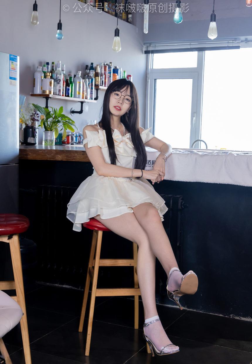 [BoBoSocks袜啵啵]NO.525 小甜豆-高跟鞋、短白丝、裸足、裸足刀叉摆盘剧情[210P+1V／6.73GB]