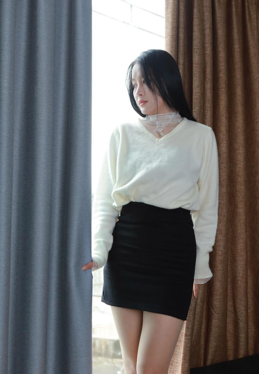 [IESS异思趣向] 2025.03.03 丝享家 1991 婉萍《酒杯美腿》[89P-101.3M]