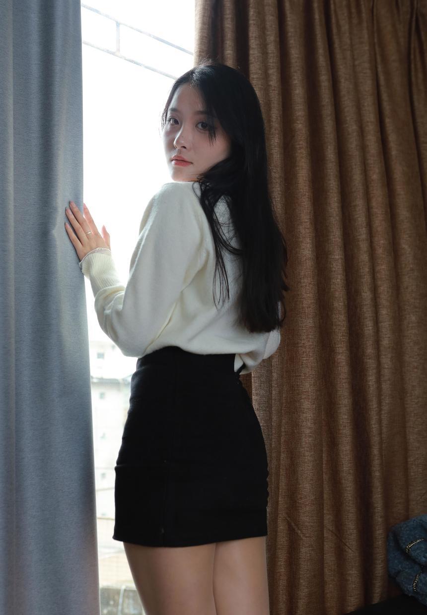 [IESS异思趣向] 2025.03.03 丝享家 1991 婉萍《酒杯美腿》[89P-101.3M]