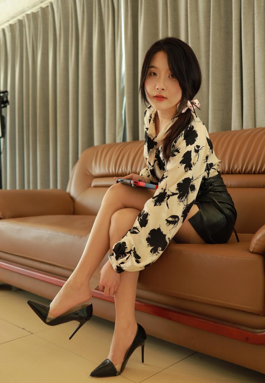 [IESS异思趣向] 2025.03.30 丝享家 2014 婉萍《双脚成行（上）》[90P-85MB]