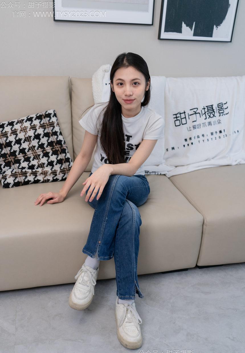 甜予摄影 NO.132 诺诺-板鞋、白棉袜、裸足[129P+2V／9.98GB]