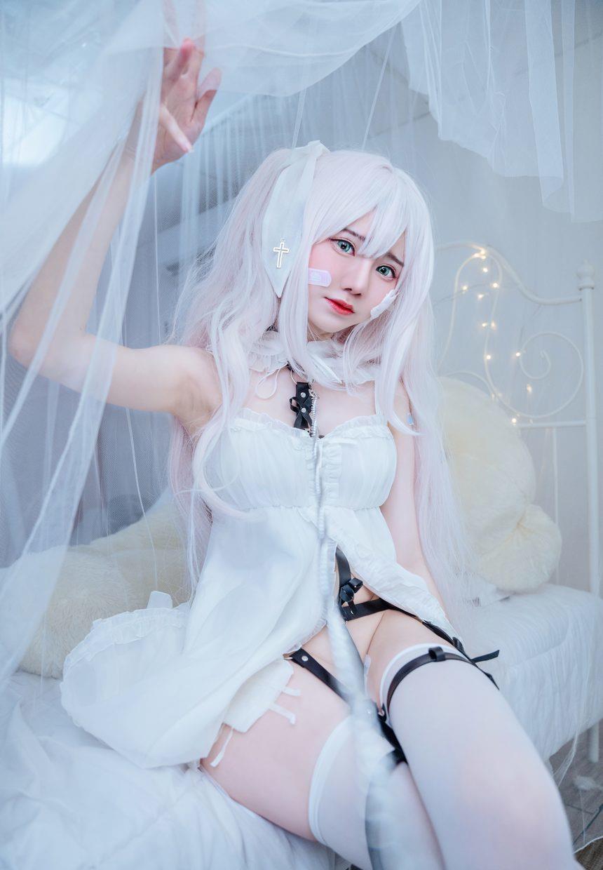 Sally Dorasnow – Hatsune[43P-377.8M]