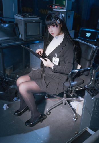 lunananya-蔚蓝档案-调月莉音[30P-219MB]-优选资源网