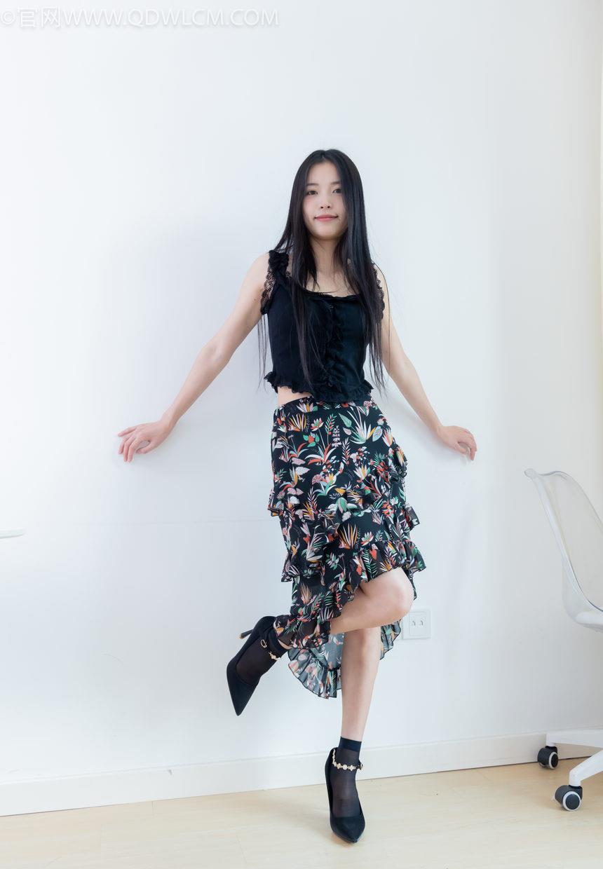 物恋传媒 No.2332 茯苓-短靴、短黑丝、裸足 [184P1V-5.06GB]