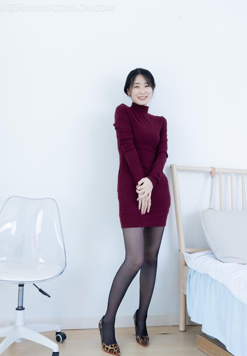 物恋传媒 No.2331 菜菜-高跟鞋、薄黑丝、裸足 [352P1V-8.07GB]