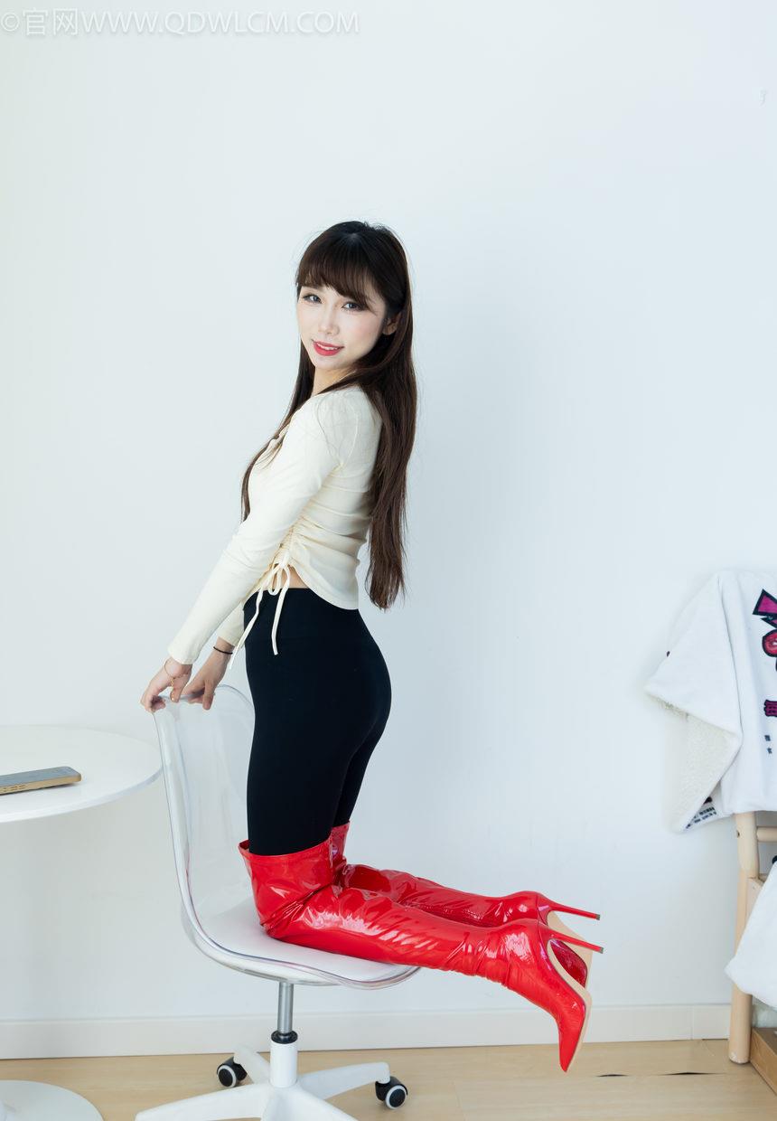 物恋传媒 NO.2326 泡泡-高跟长靴、白棉袜、裸足[184P-1V-4.54G]