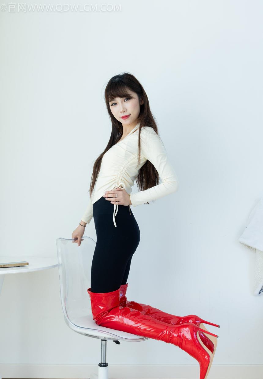 物恋传媒 NO.2326 泡泡-高跟长靴、白棉袜、裸足[184P-1V-4.54G]