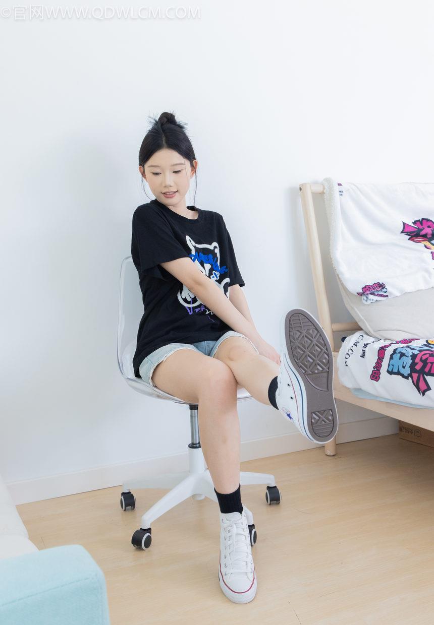 物恋传媒 No.2324 小竹-匡威帆布鞋、白棉袜、黑棉袜 [166P1V-4.78GB]