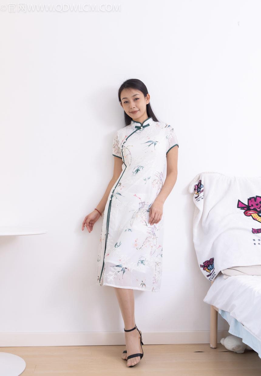 物恋传媒 No.2321 岚岚-高跟凉鞋、薄肉丝、抹婴儿油以及踩香蕉剧情 [160P1V-4.62GB]