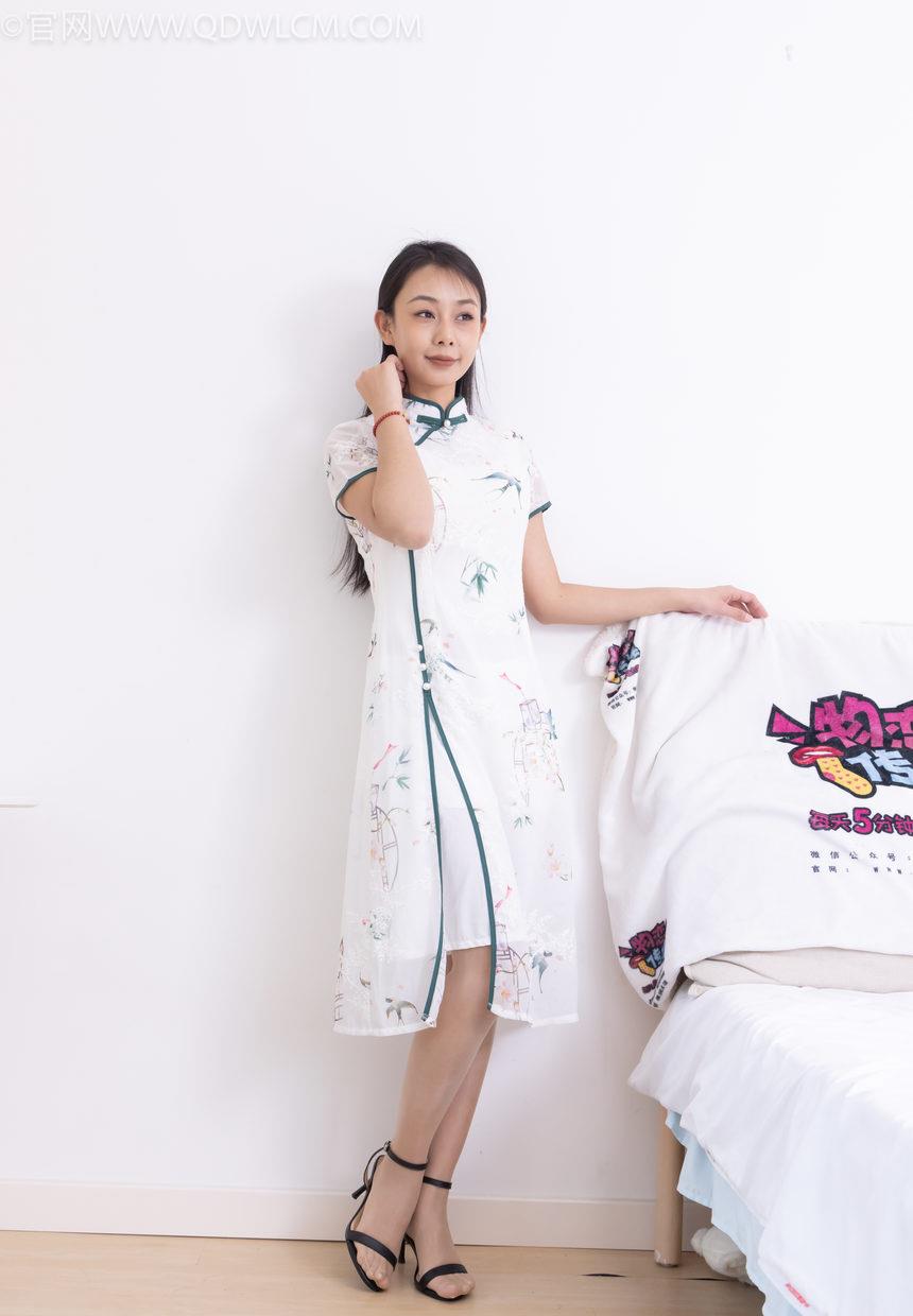 物恋传媒 No.2321 岚岚-高跟凉鞋、薄肉丝、抹婴儿油以及踩香蕉剧情 [160P1V-4.62GB]