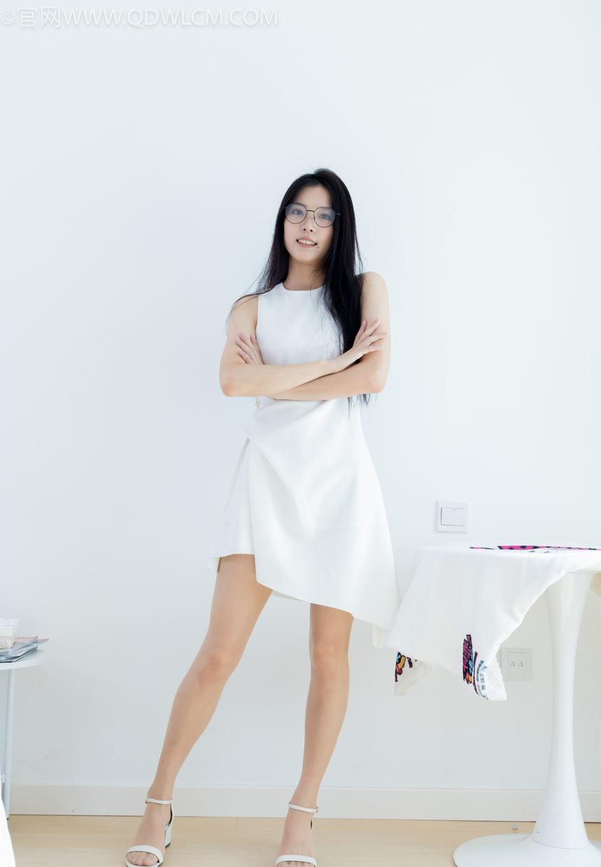 物恋传媒 NO.2320 茯苓-凉鞋、薄肉丝（脚尖微加固款）、裸足、皮筋绑脚以及挠脚心剧情[159P-1V-3.97G]