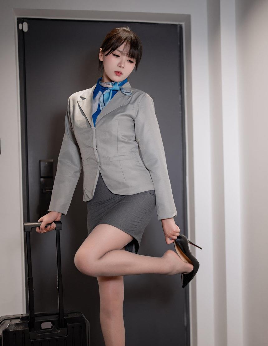 轩萧学姐 空姐室内灰丝 [37P-141MB]