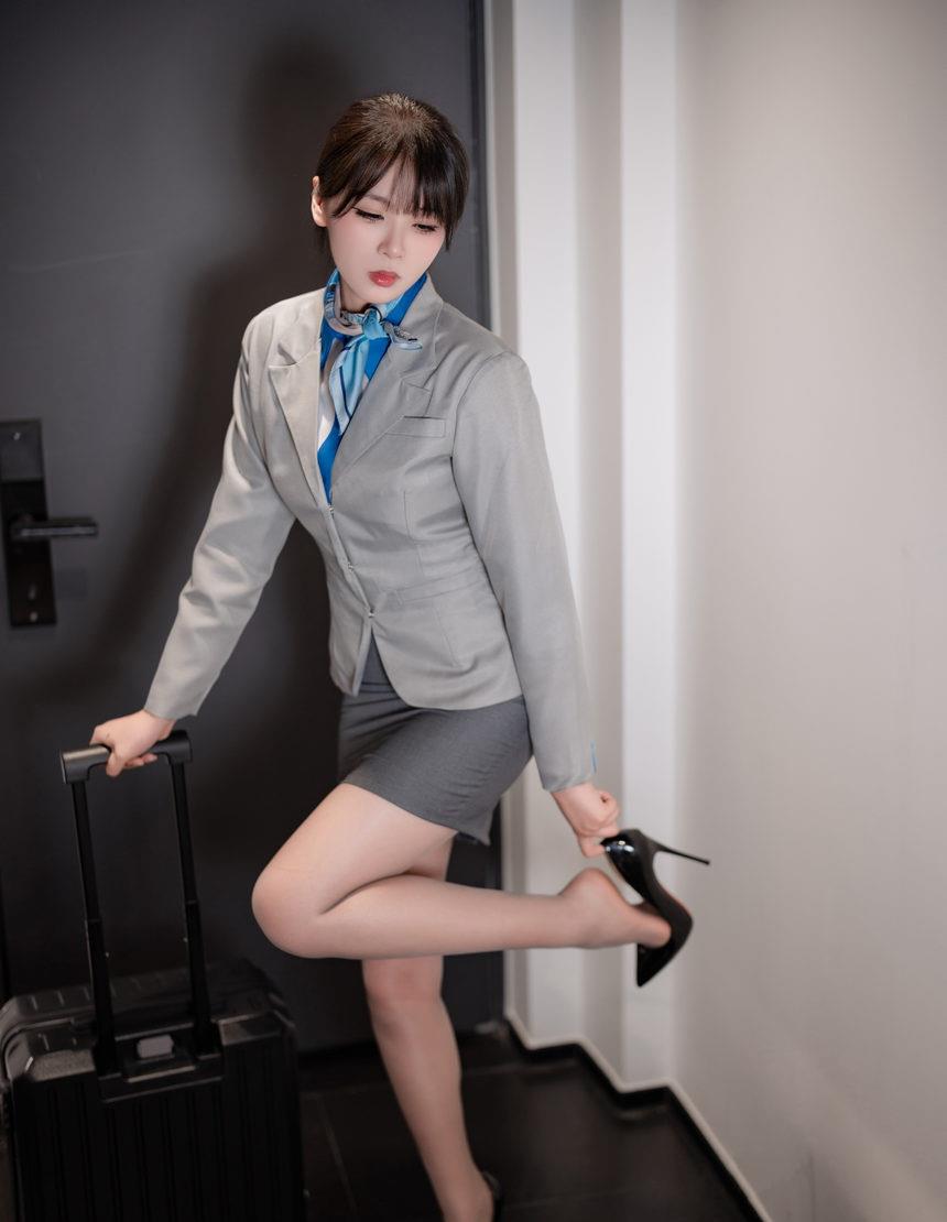 轩萧学姐 空姐室内灰丝 [37P-141MB]