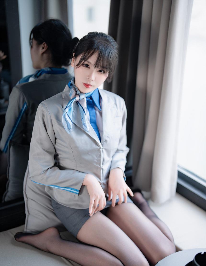 轩萧学姐 空姐室内黑丝 [75P+1V-5.88G]