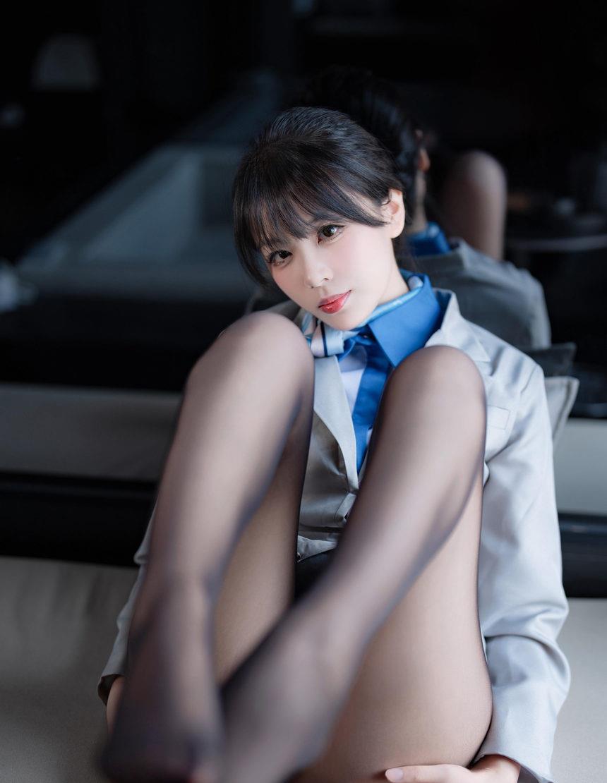 轩萧学姐 空姐室内黑丝 [75P+1V-5.88G]