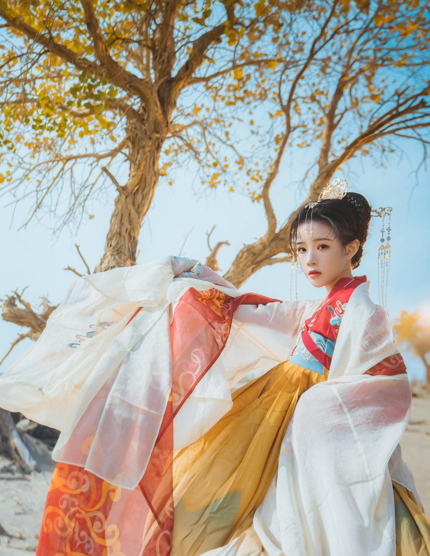 桜桃喵 – 惊鸿 [15P-375MB]